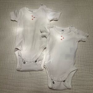 💫 4 for $15 !! H&M organic cotton white baby onesies